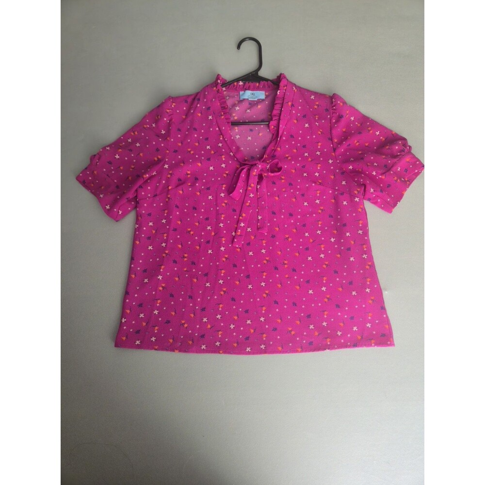 CeCe Magenta Pink Floral Tie Neck Blouse M Short Puff Sleeve Ruffle Crepe Top